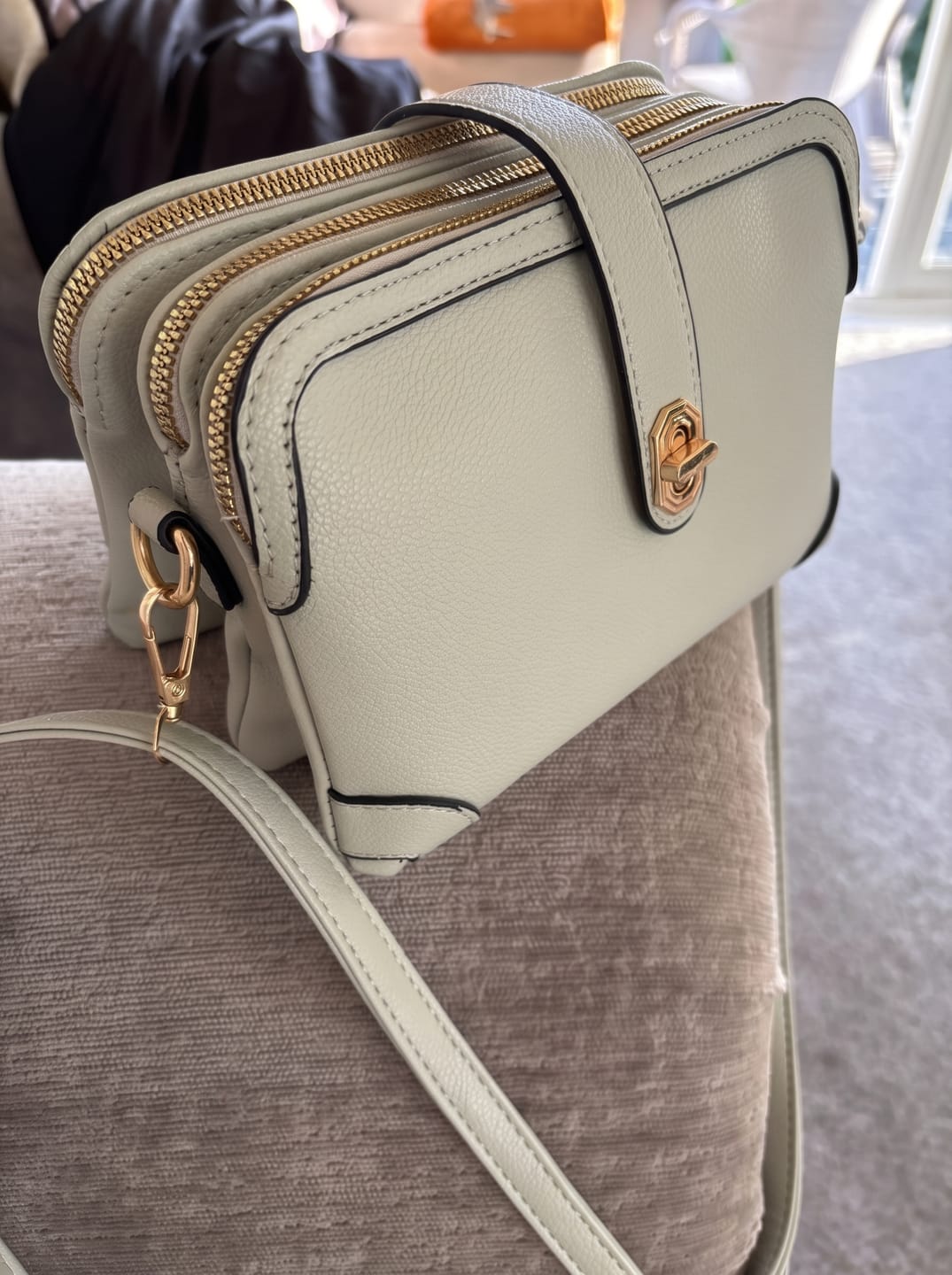 Customer photo review of Mia