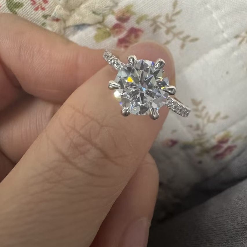 Customer photo review of Rodiffy Moissanite 2.0Ct Round Cut 6 Prong Promise Rings For Women