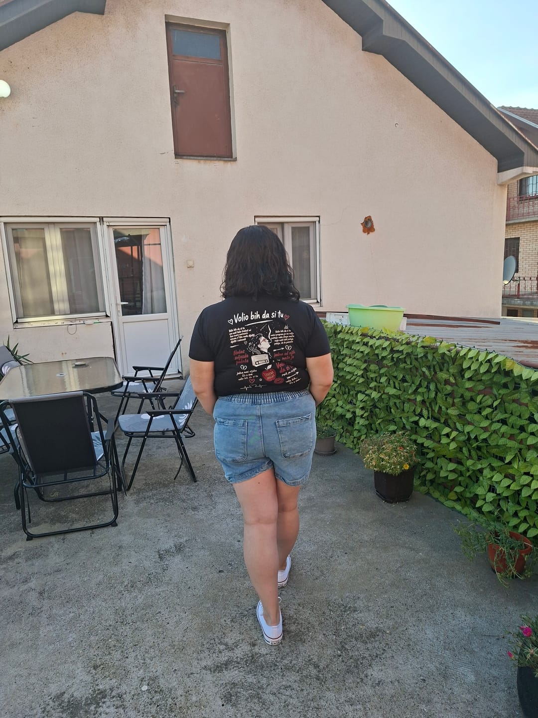 Customer photo review of Crvena Jabuka - Volio bih da si tu - majica