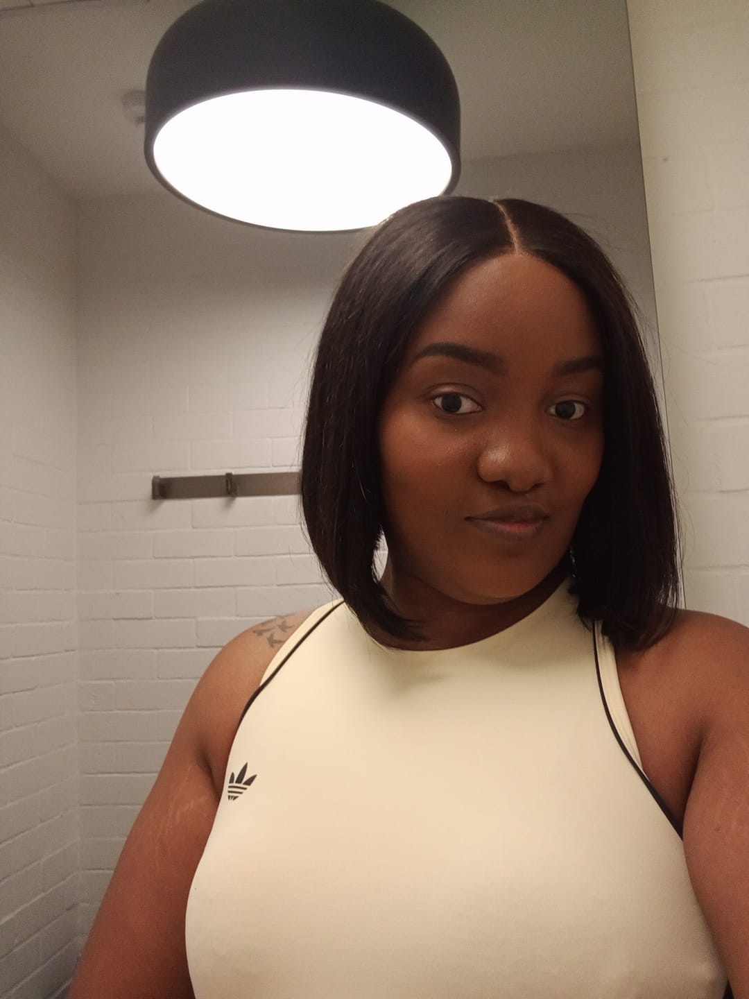 Customer photo review of Double Drawn Glue-less Pre- Bleached Bob Wigs