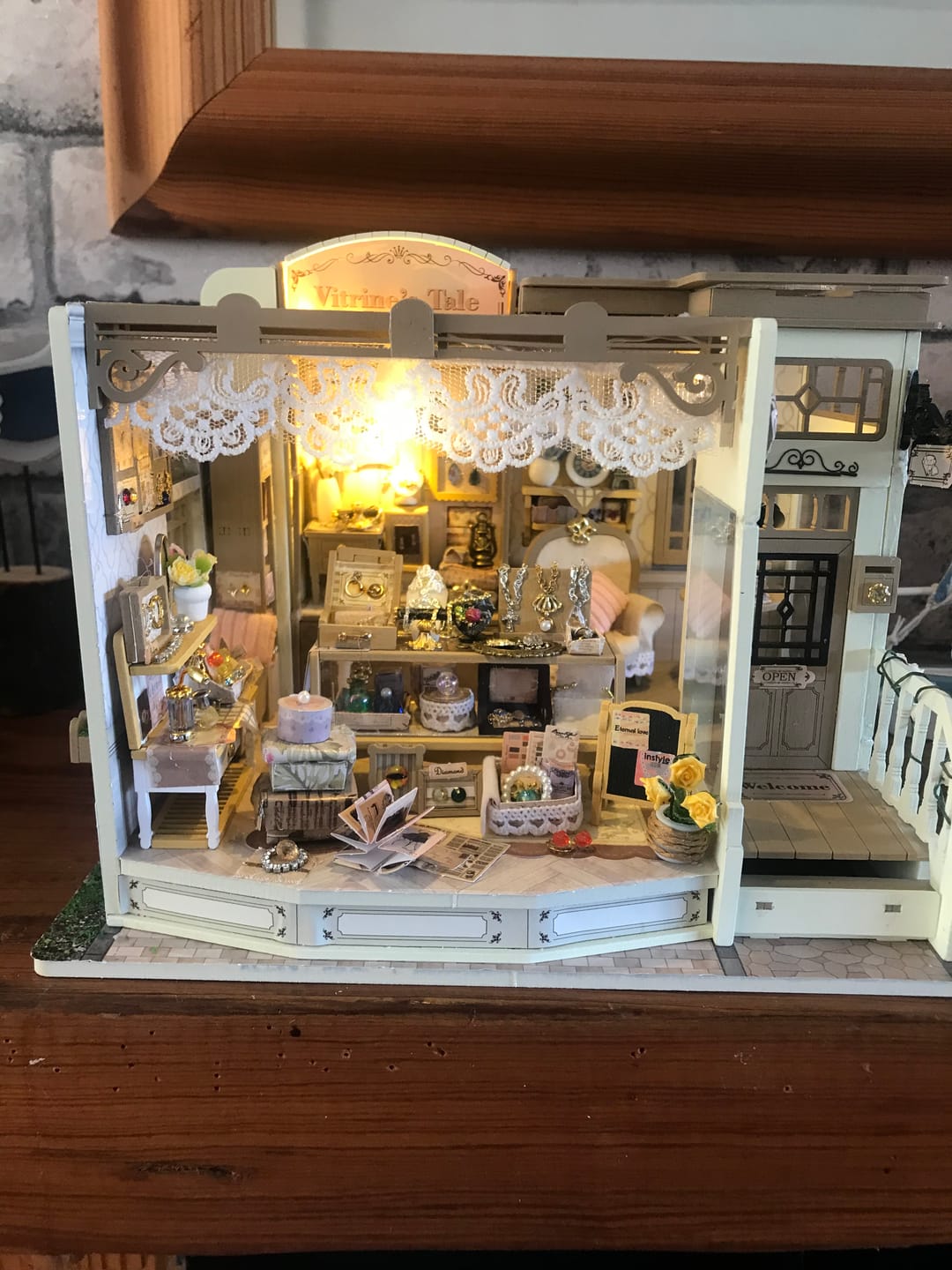 Customer photo review of Vitrine’s Tale DIY Miniature House
