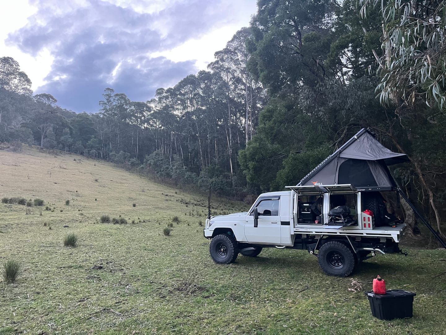 Customer photo review of Summit SLV Rooftop Tent