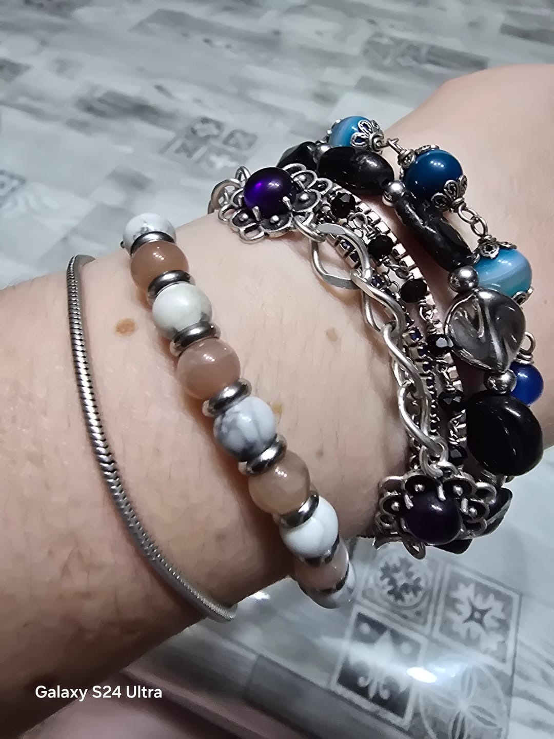 Customer photo review of Bracciale Pianeta Giove con Howlite e Pietra del Sole