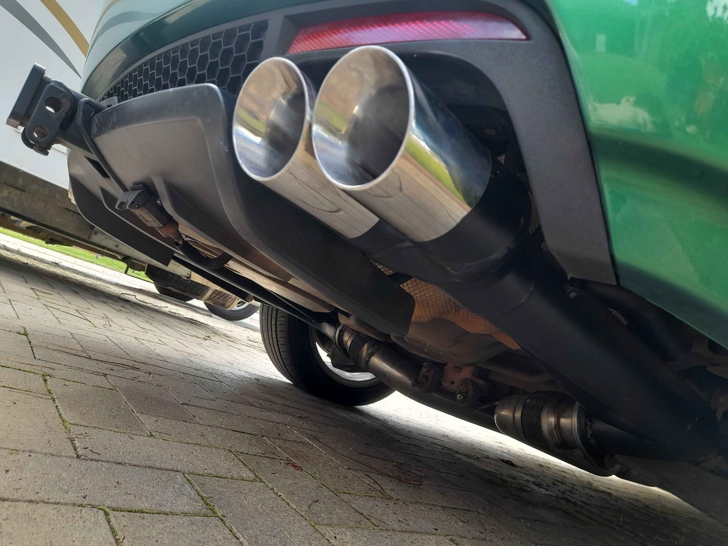 Customer photo review of HOLDEN COMMODORE VE/VF SEDAN/WAGON SS/SV6 3" TAILPIPES WITH J PIPES