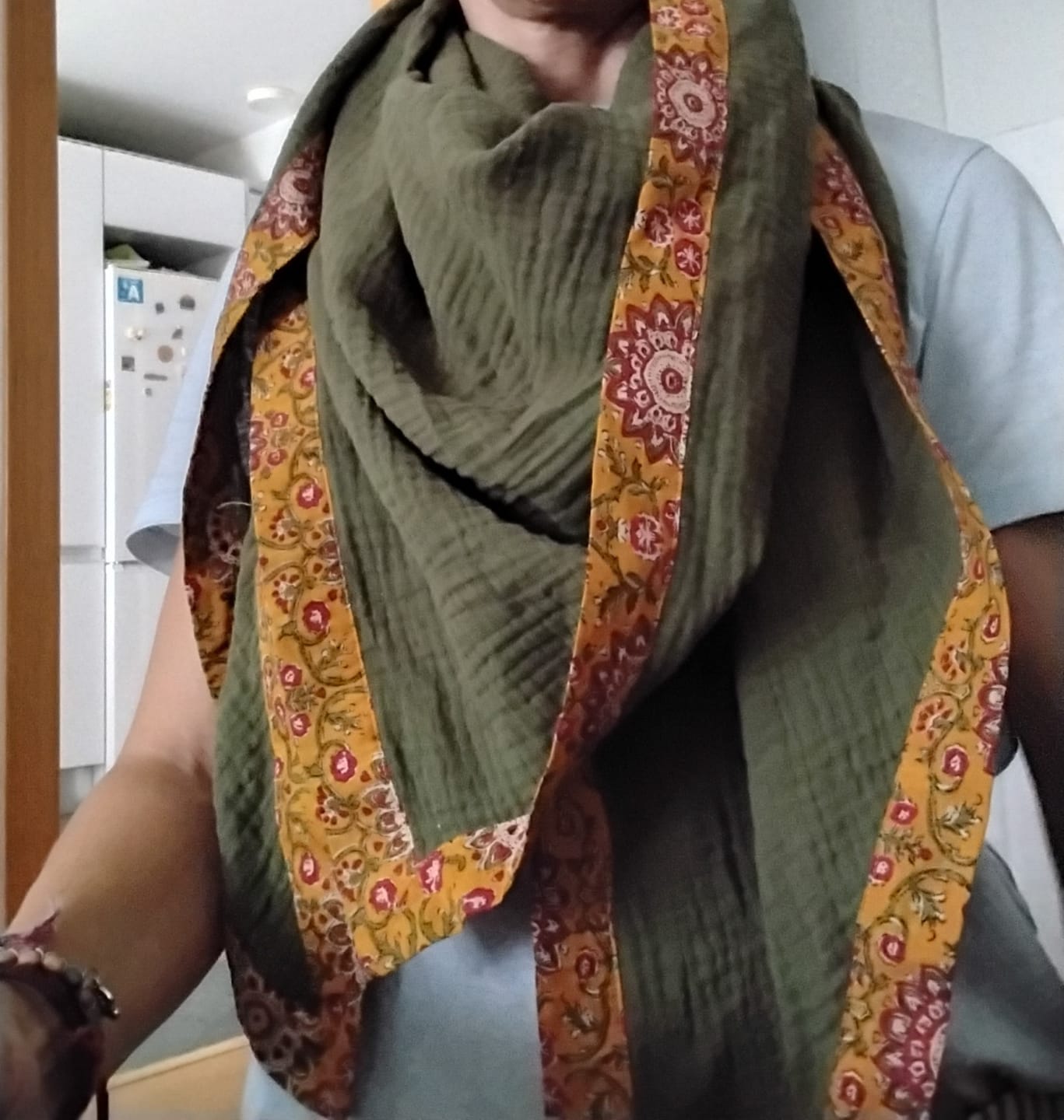 Customer photo review of Le foulard Calista Kaki/Tara