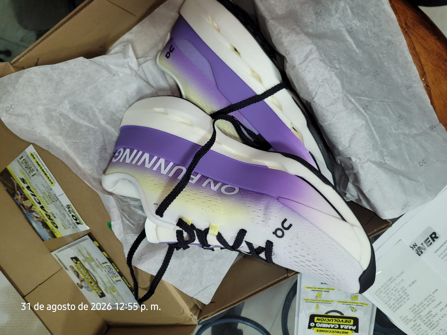 Customer photo review of On Running Cloudboom Max Mujer White Juniper