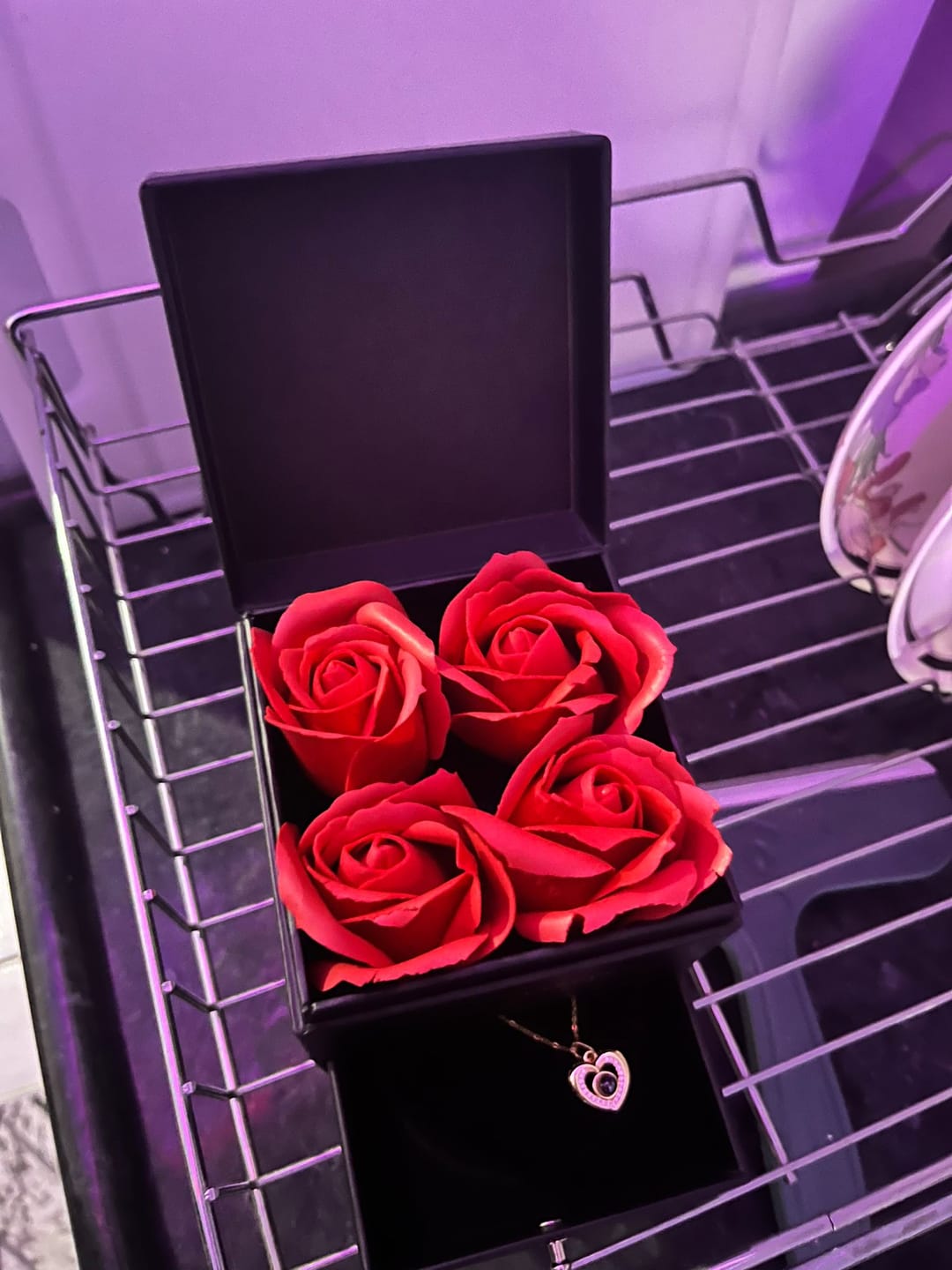 Customer photo review of Jormaria™ 14 Ayar Altın Kaplama 100 Dilde Seni Seviyorum Kolyesi