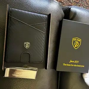 Customer photo review of Portafoglio Uomo Slim Bifold Pelle Minimalista Antigraffio RFID