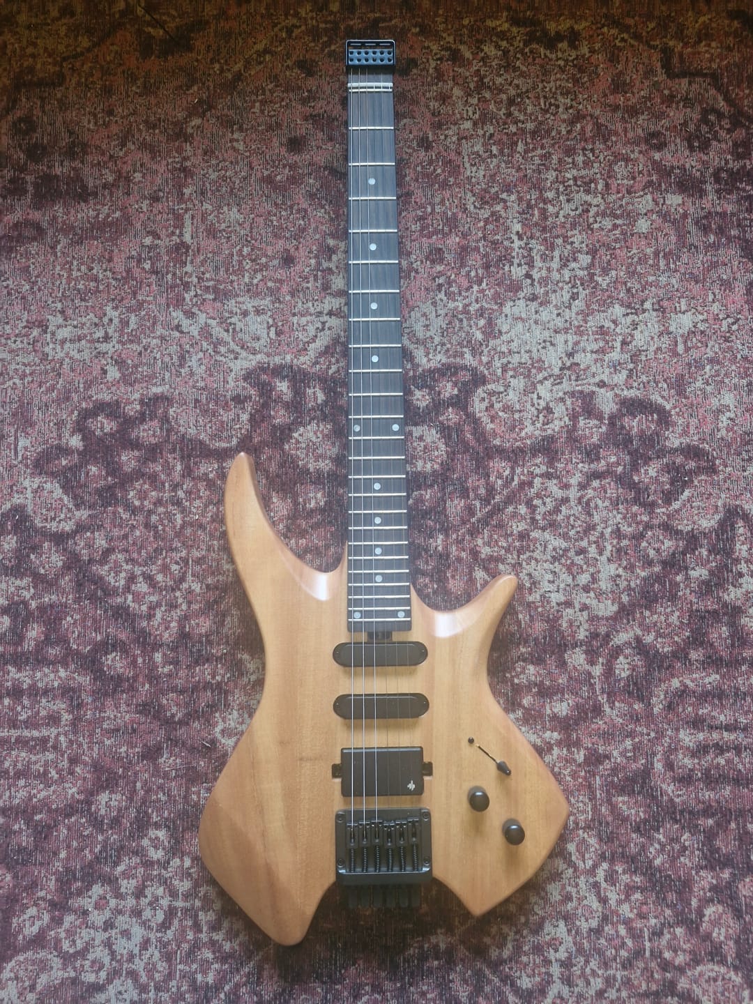 Customer photo review of Donner HLX-500 Headless Electric Guitar(NHL-500)