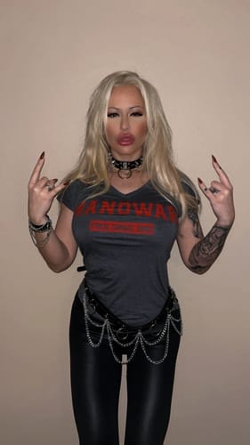 Customer photo review of Manowar Ladies’ V-neck T-Shirt True Since 1980 black with logo