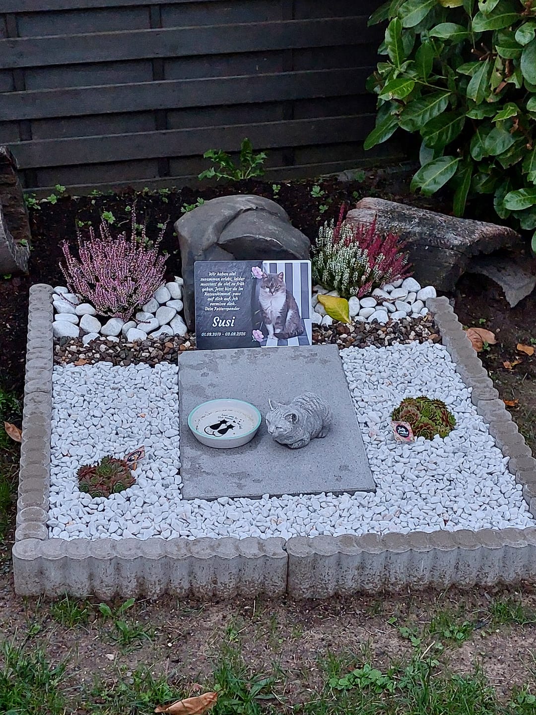 Customer photo review of Katzen Gedenktafel mit Foto & Spruch (UV- & Wetterfest)