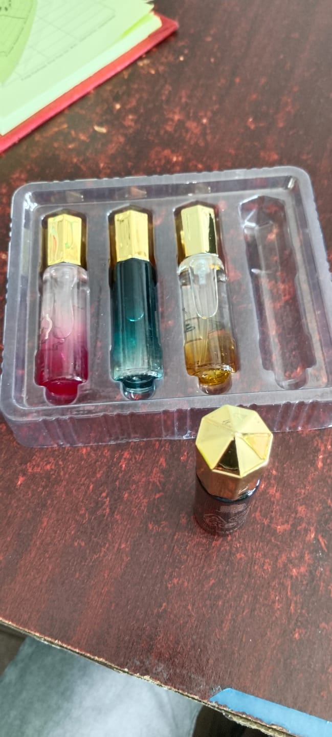 Customer photo review of Perfume Gift Set 4 Pcs Premium Perfume Spray