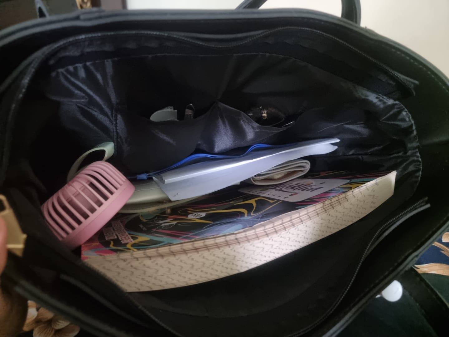 Customer photo review of Black Belle The Tote Bag
