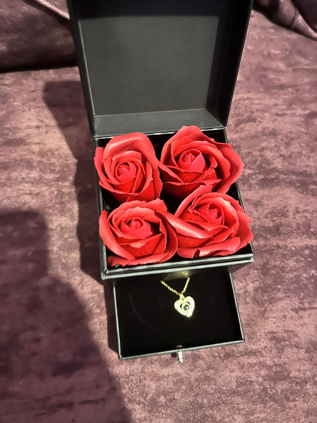 Customer photo review of Jormaria™ 14 Ayar Altın Kaplama 100 Dilde Seni Seviyorum Kolyesi