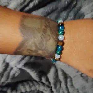 Customer photo review of FREE Today: Wealth Protection & Confidence Natural Tiger Eye Malachite Colorblock Beaded Bracelet