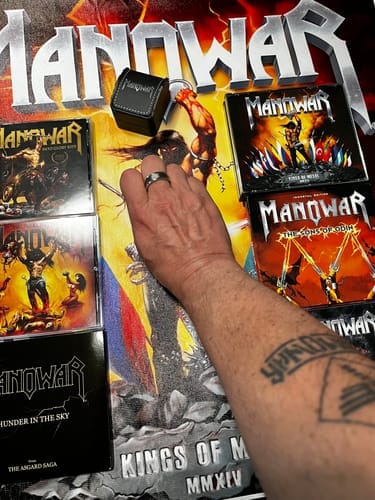 Customer photo review of Manowar CD Kings of Metal MMXIV (Silver Edition 2 Discs)