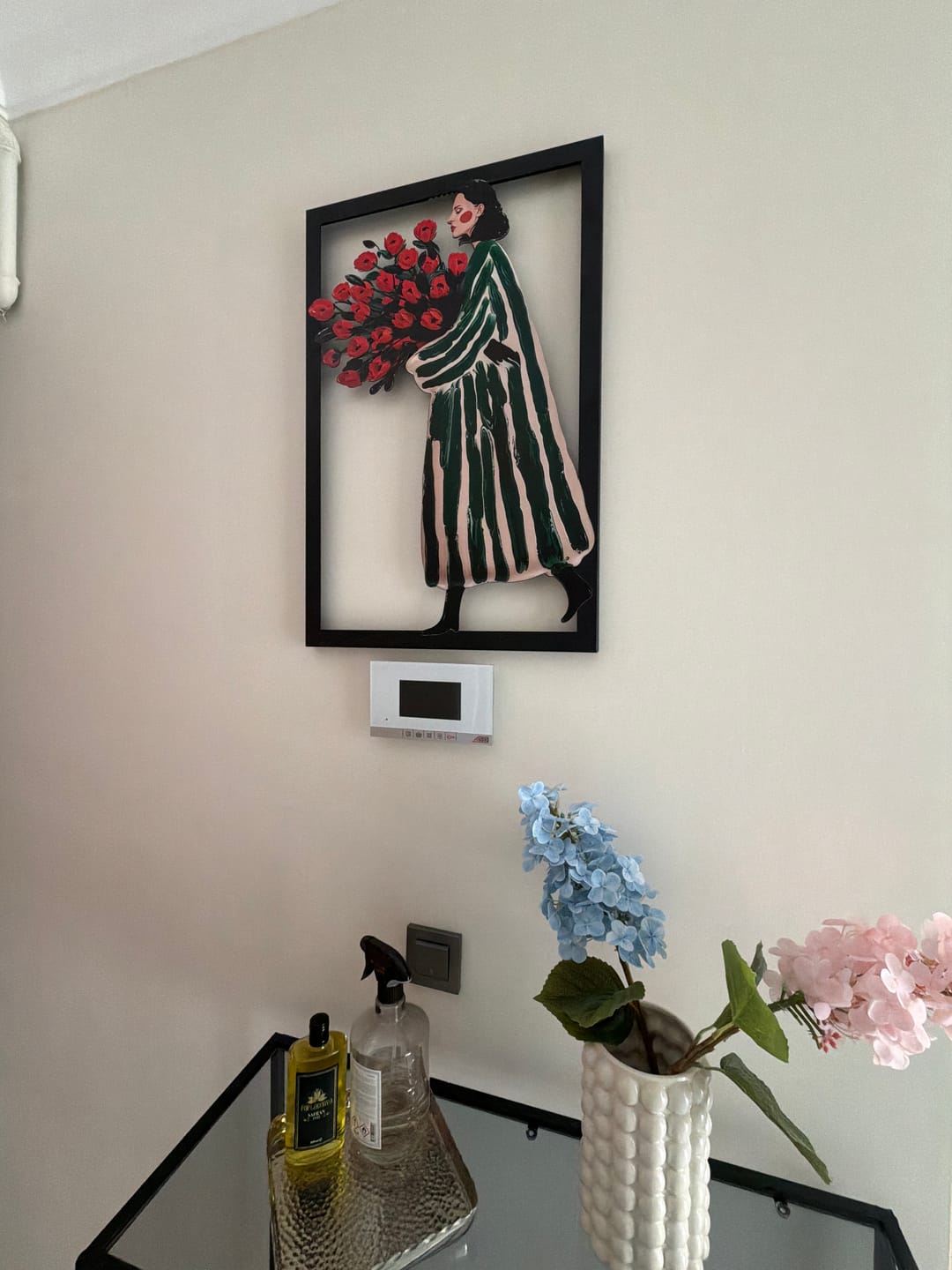 Customer photo review of Rose Lady Metal Tablo