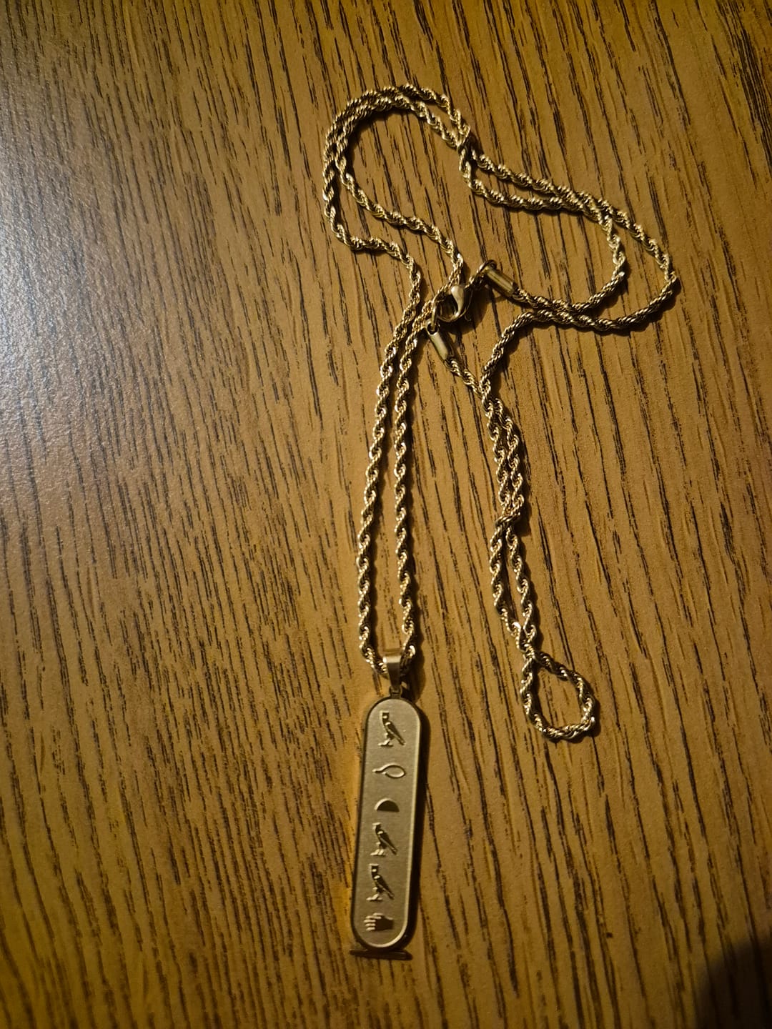 Customer photo review of Collier Personnalisé Hiéroglyphes Égyptiens