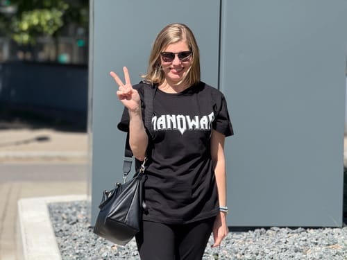 Customer photo review of Manowar T-Shirt Sign Of The Hammer Stripes - White On Black 2023