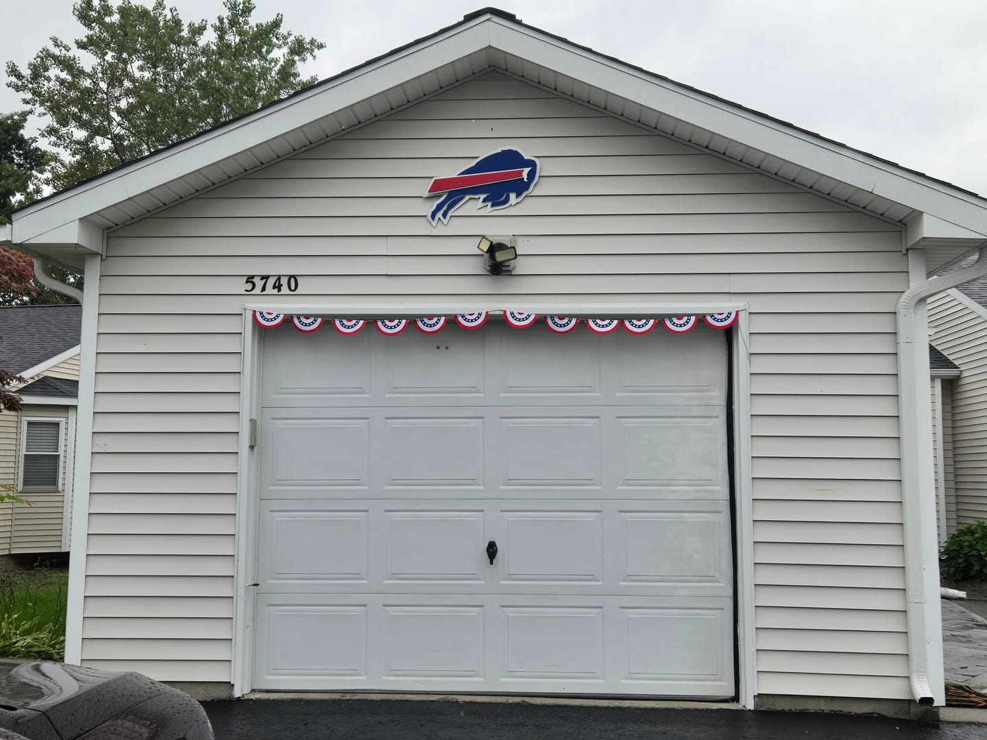 Customer photo review of Buffalo Bills 3D Vintage Metal Wall Art