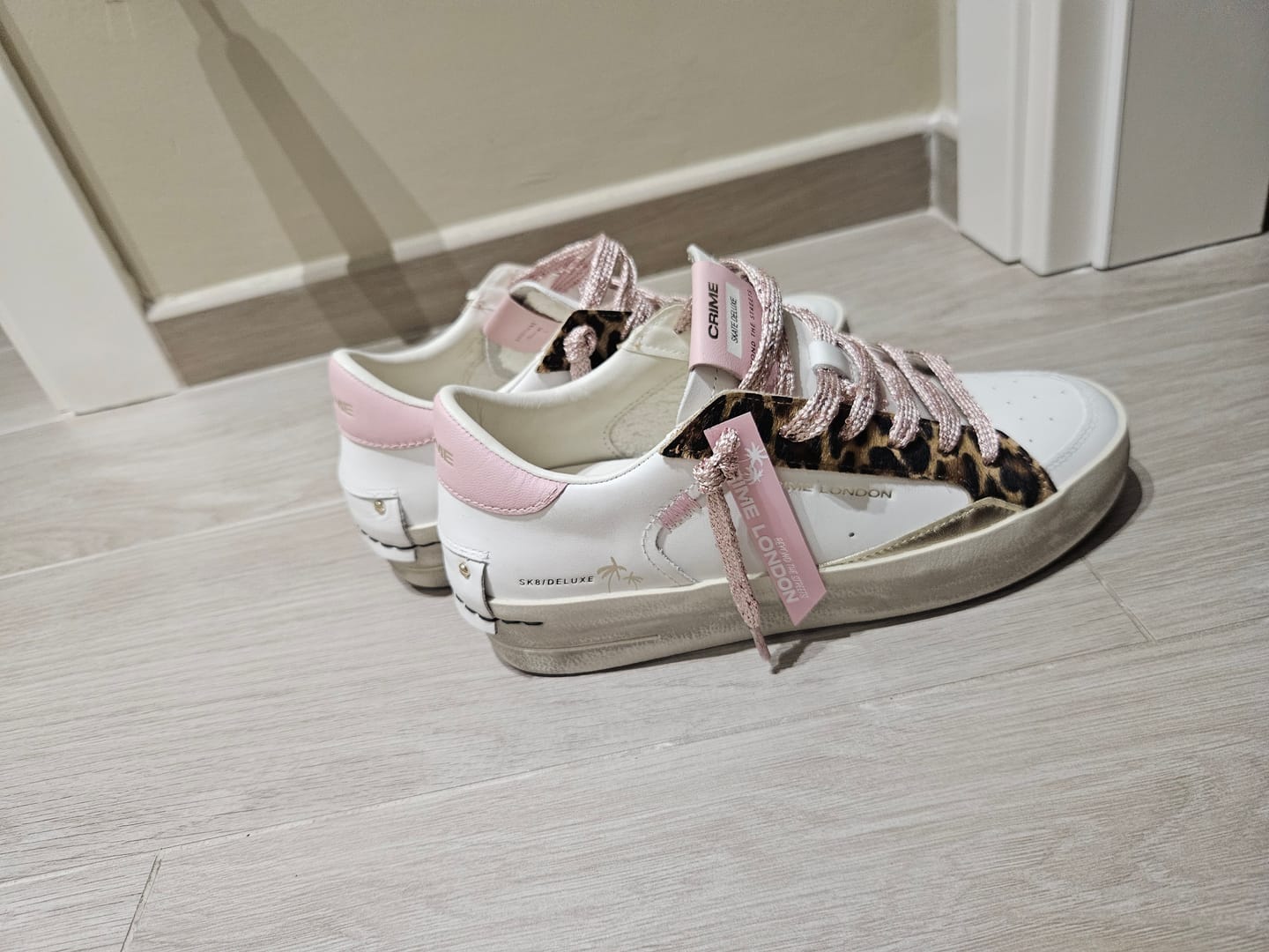 Customer photo review of Crime London Sneakers Donna Sk8 Deluxe Wedge Pink Leopard Bianca