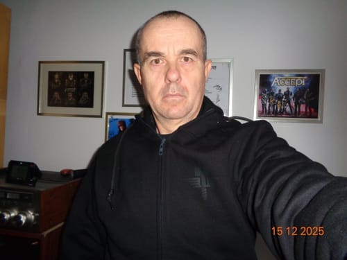 Customer photo review of Manowar Zip Hoodie Men’s 3D outline Logo Vertical