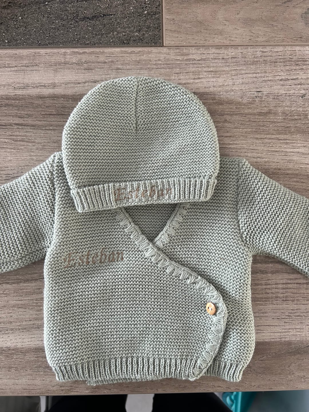 Customer photo review of Ensemble en maille brodé
