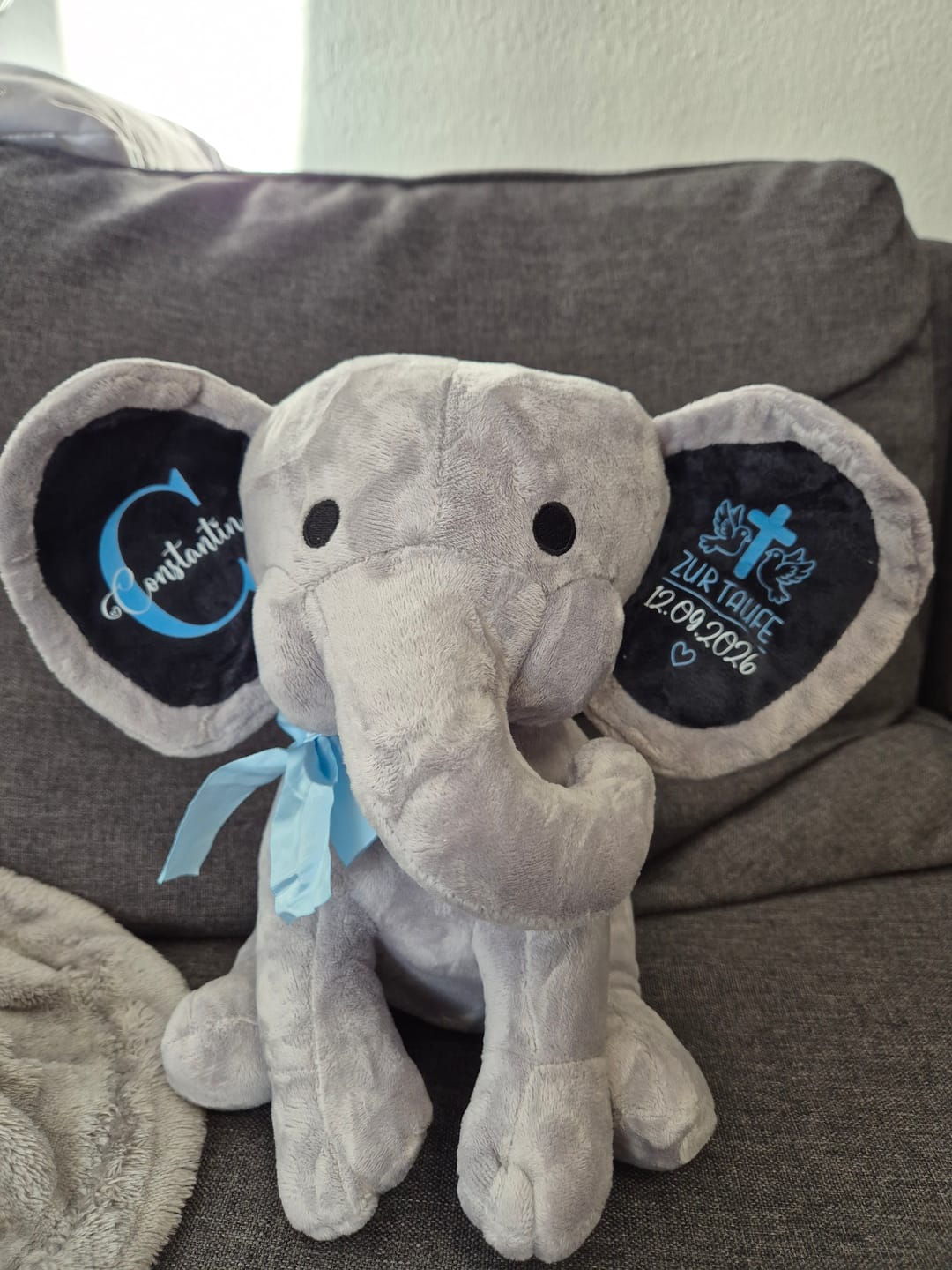 Customer photo review of Kuschel Elefant zur Taufe - Personalisertes Baby-Stofftier mit Name und Taufdatum