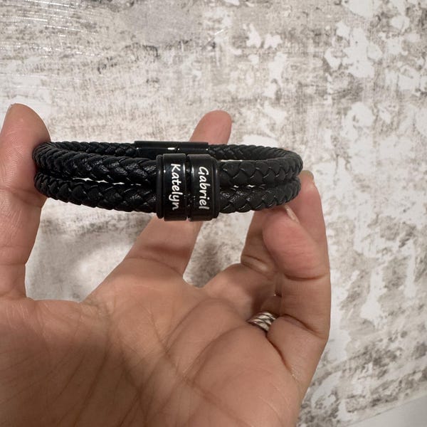 Customer photo review of Skórzana bransoletka z grawerowanymi koralikami