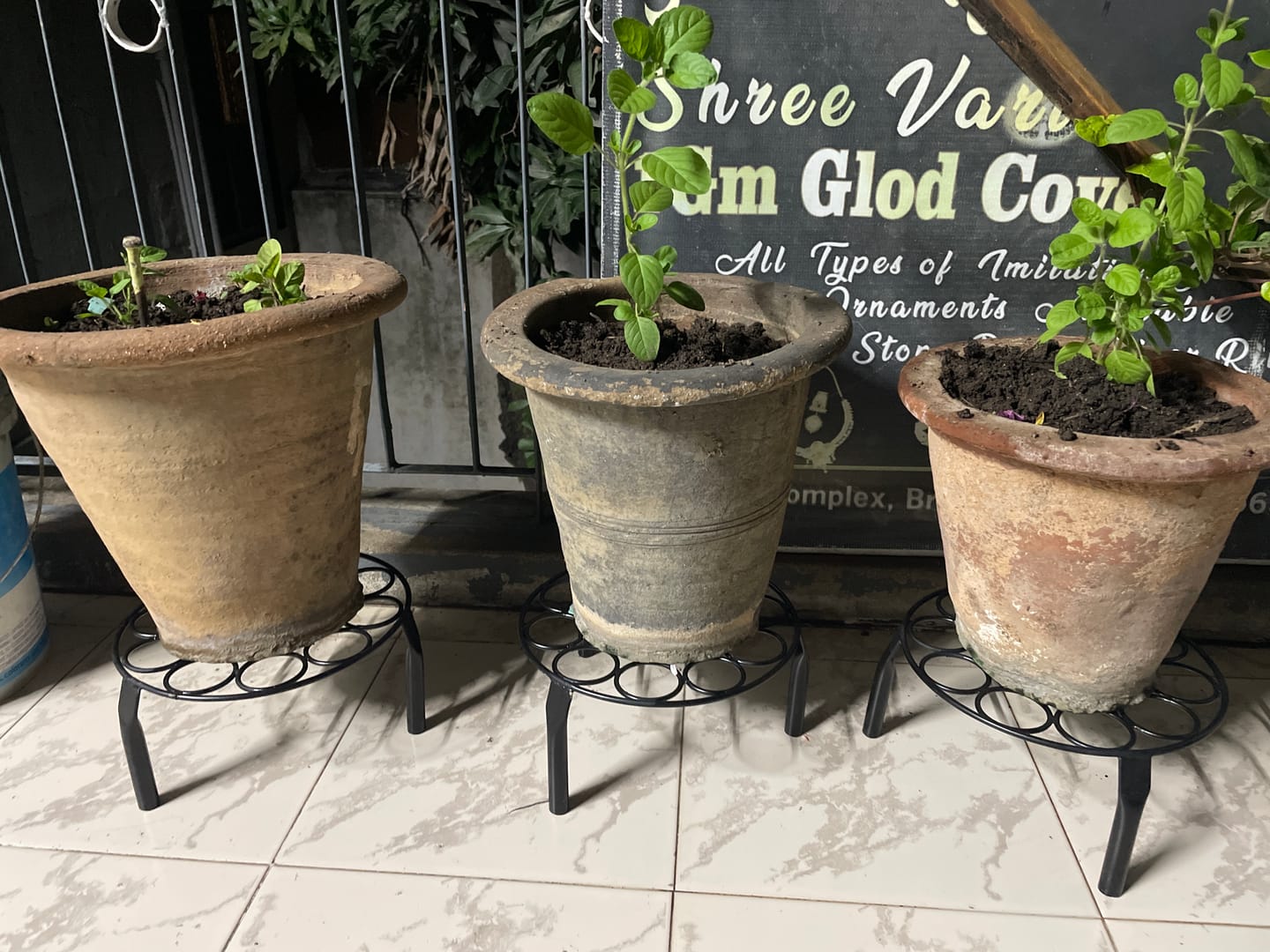 Customer photo review of TryGreen Rivn Metal Pot Stands for Planters