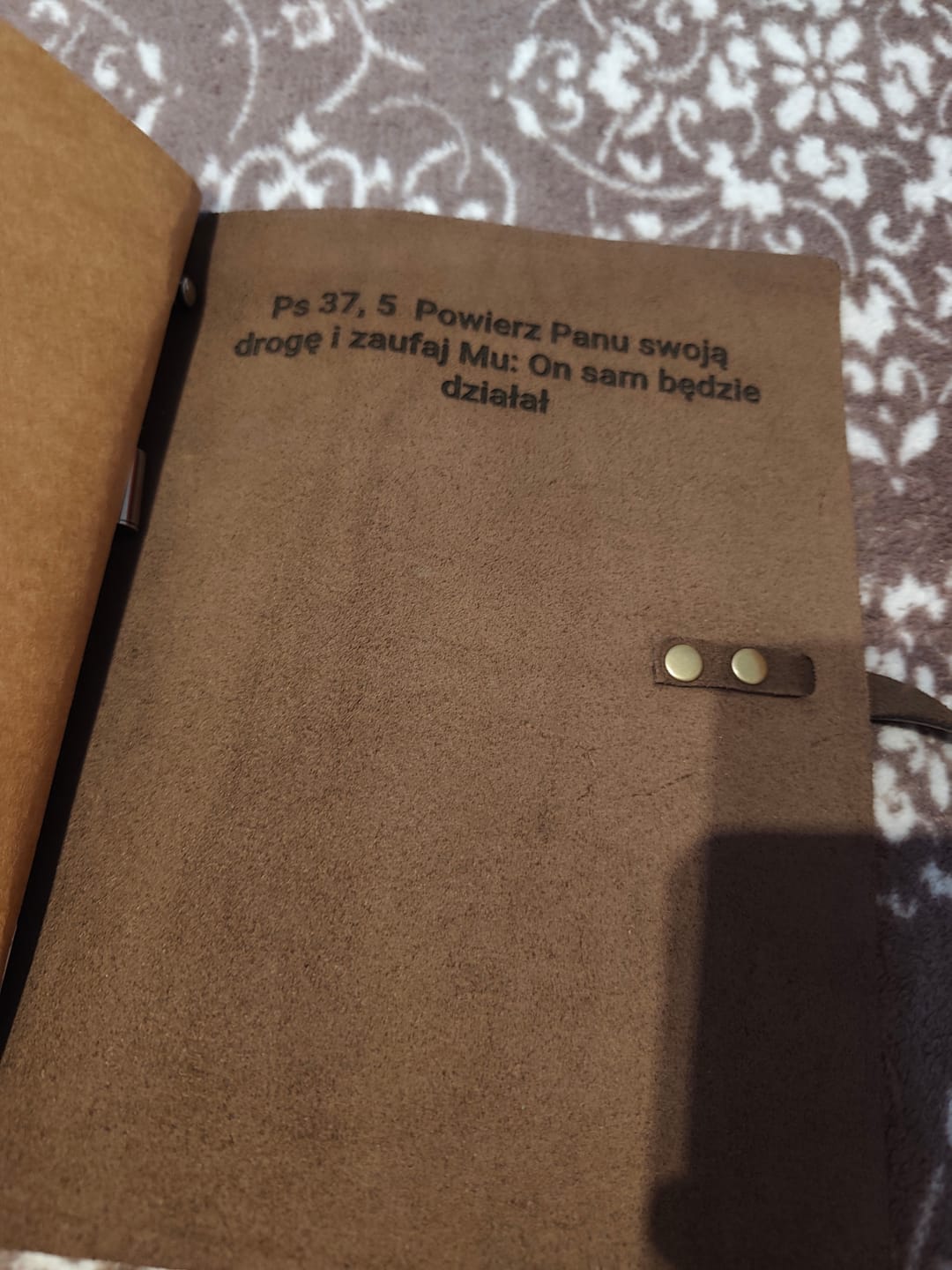Customer photo review of Personalizowany skórzany dziennik z krzyżem, imieniem i tekstem w środku