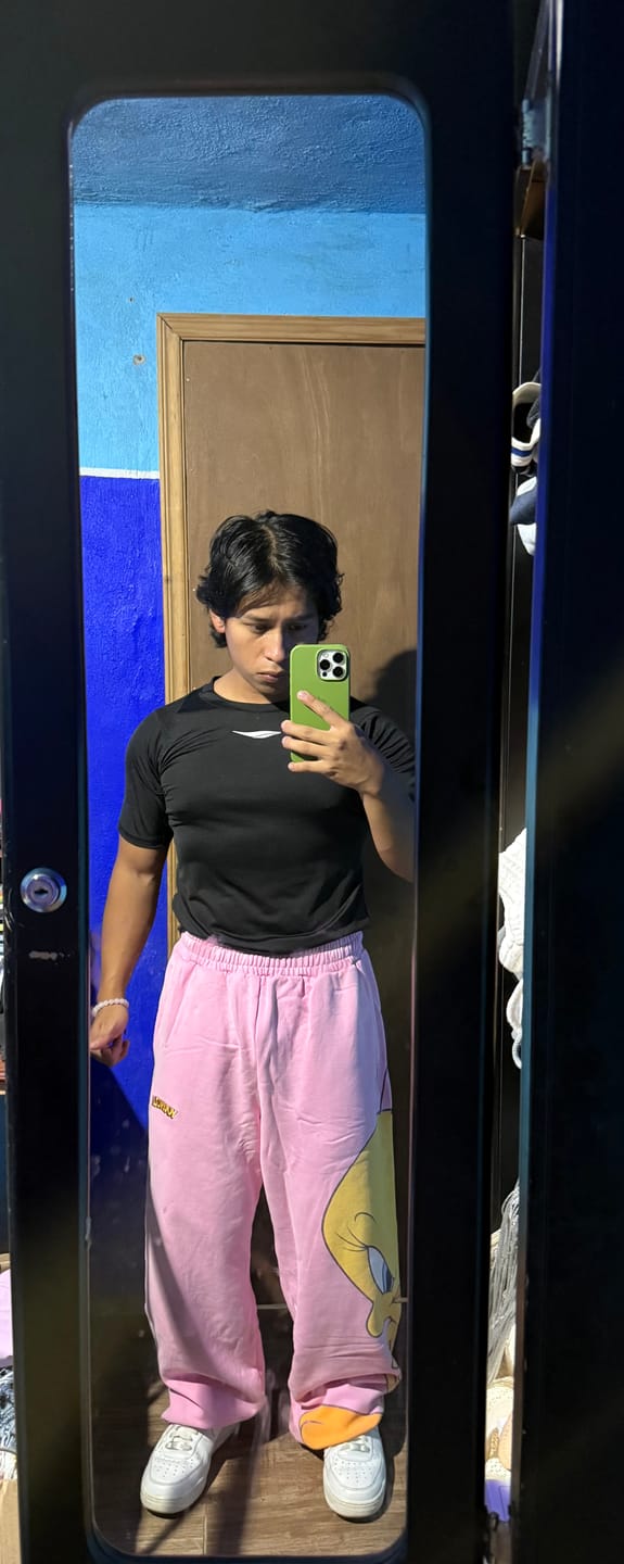 Customer photo review of 2169 - Looney Tunes Character Sweats