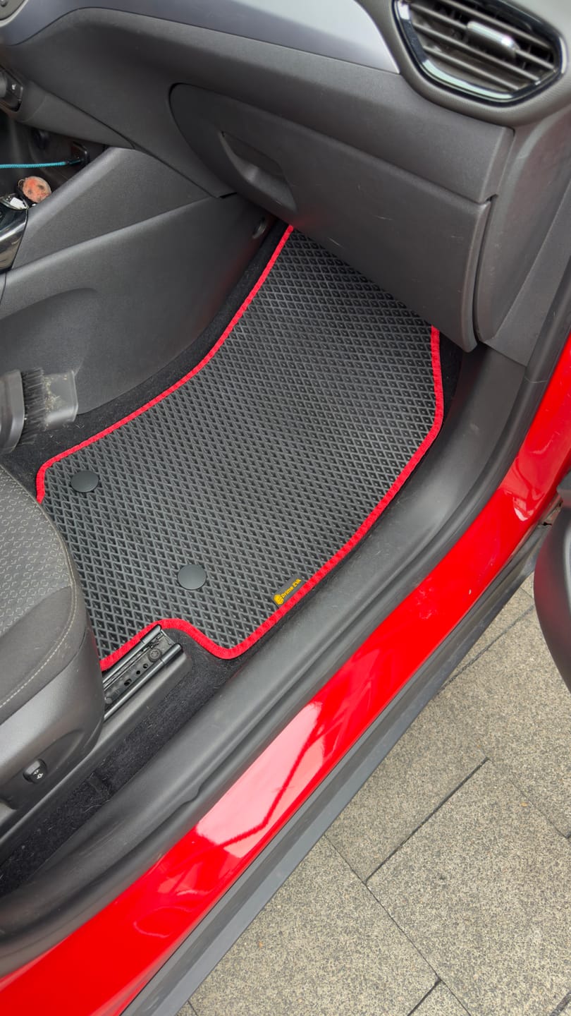 Customer photo review of Auto Fußmatten nach Maß - Vorne