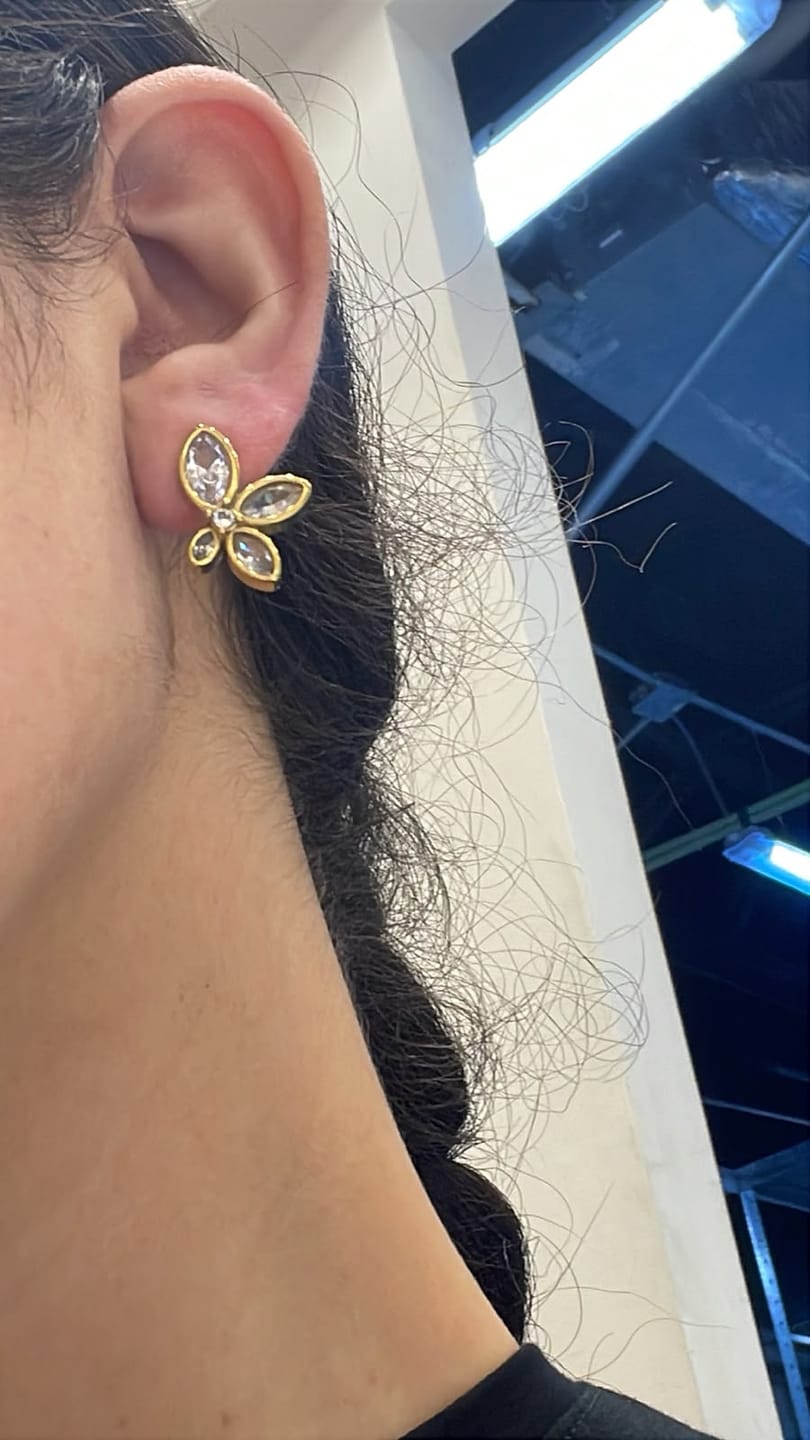 Customer photo review of Par Semi Arracada Con Zirconias