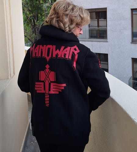 Customer photo review of Manowar Deluxe Hoodie MANOWAR Sign Of The Hammer - Ltd. Edition (2023)