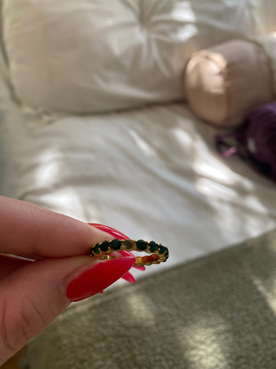 Customer photo review of Emerald Beauty 18K Crystal Ring