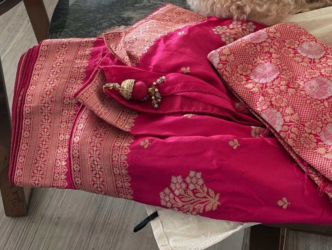 Customer photo review of Fuchsia Pink Zari Crepe Silk Saree