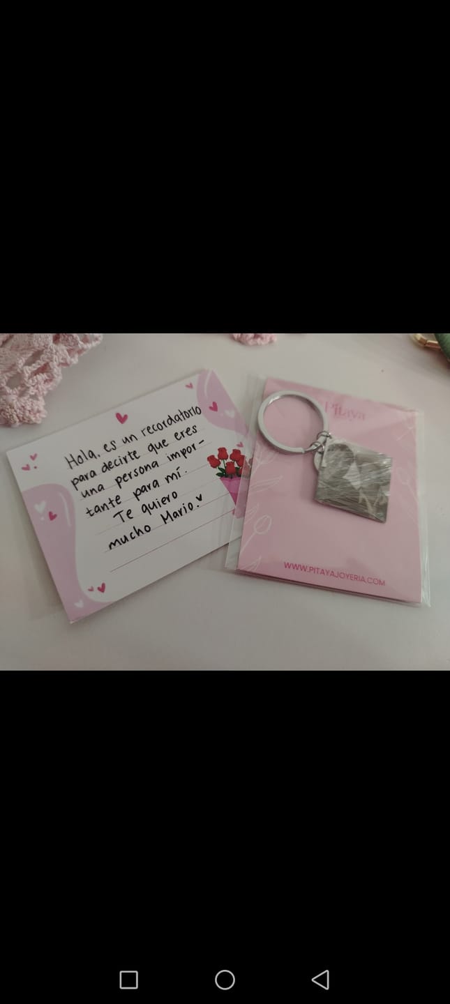 Customer photo review of Llavero Personalizado Cuadrado