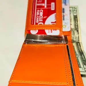 Customer photo review of Portafoglio Uomo Slim Bifold Pelle Minimalista Antigraffio RFID