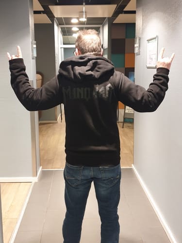 Customer photo review of Manowar Zip Hoodie Men’s 3D outline Logo Horizontal
