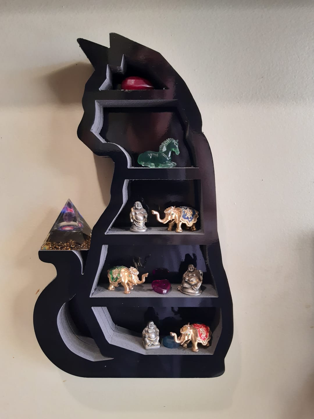 Customer photo review of Olivenorma Crescent Moon & Cat Wooden Crystal Shelf