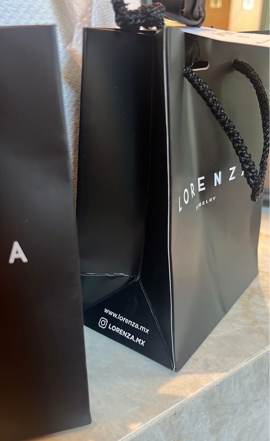 Customer photo review of Collar Con Inicial Plateada