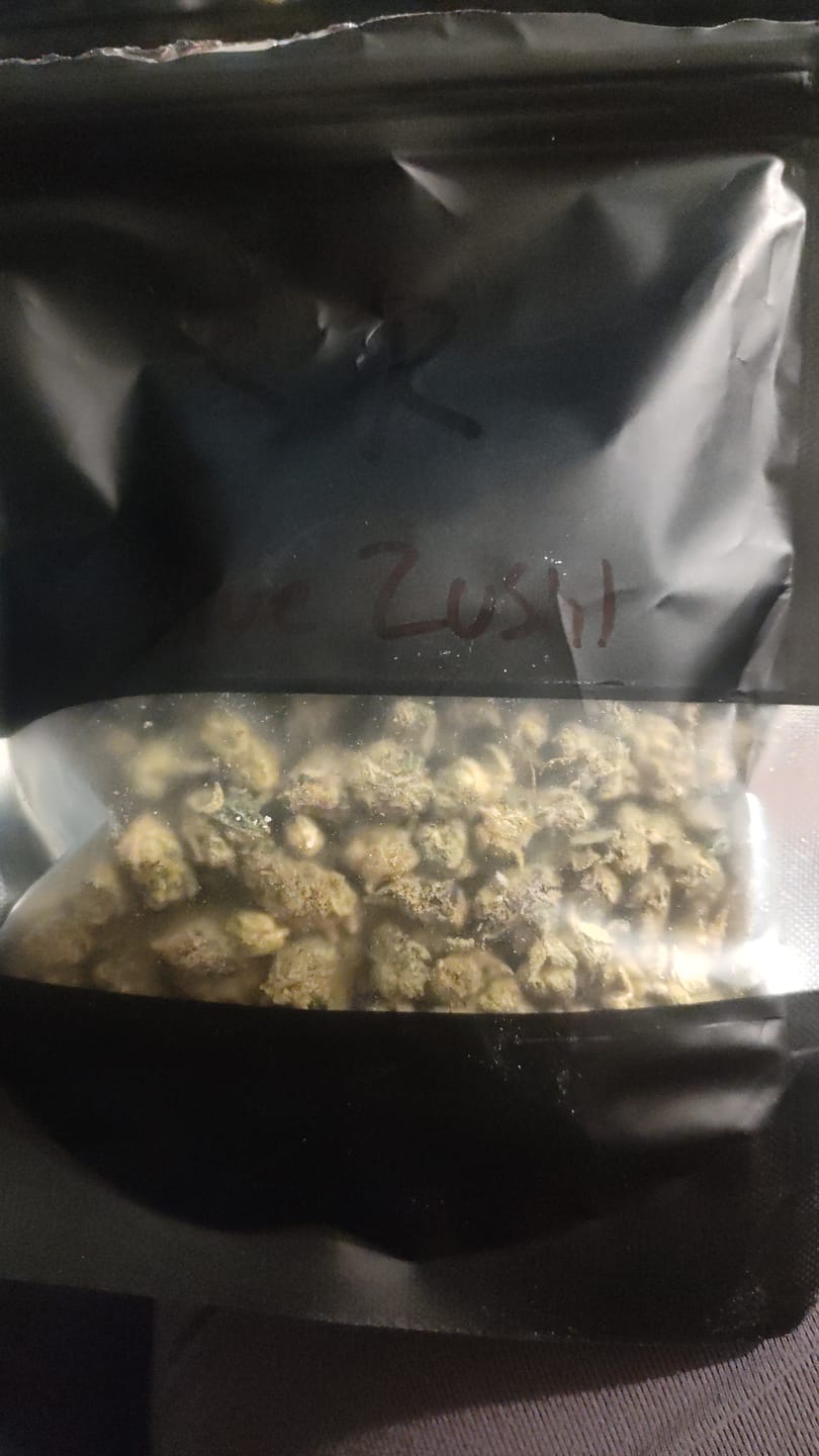 Customer photo review of Blue Zushi Smalls – 1oz