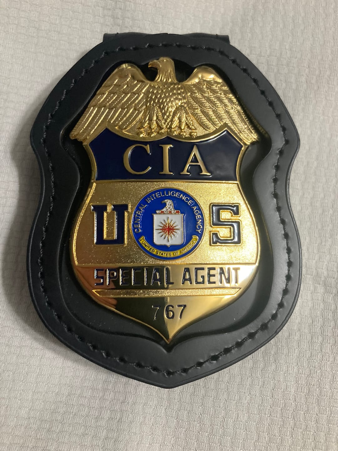 Customer photo review of US CIA Special Agent Badge Solid Copper Replica Movie Props (4 optional)