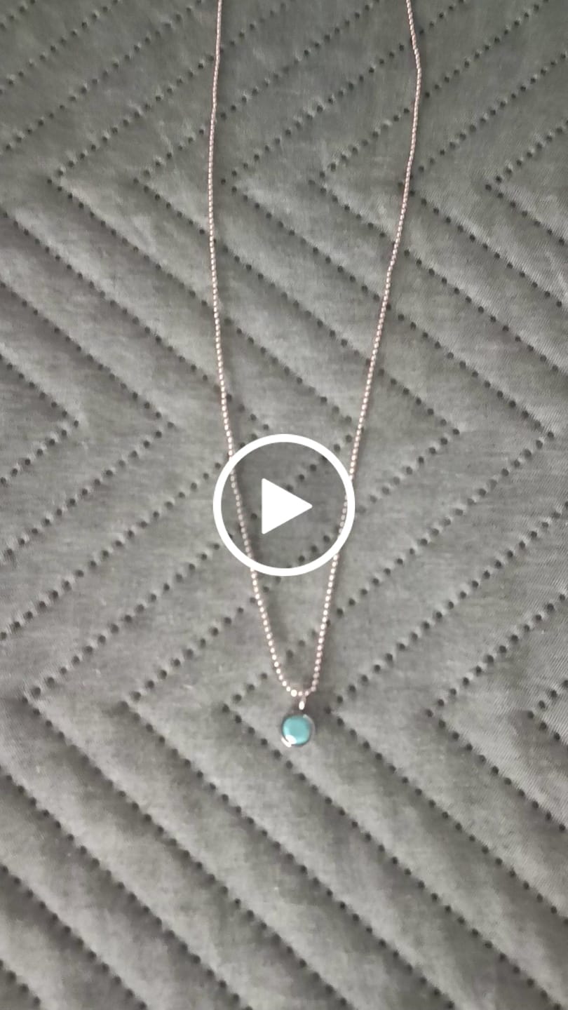 Customer video review of Collar Colores del año