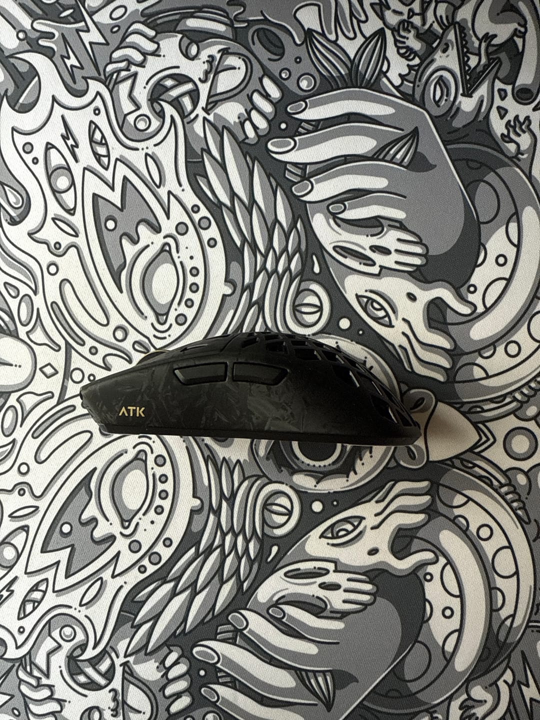 Customer photo review of ATK Blazing Sky Ghost Karbon Fiber Wireless Mouse