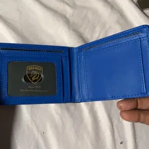 Customer photo review of Portafoglio Uomo Slim Bifold Pelle Minimalista Antigraffio RFID