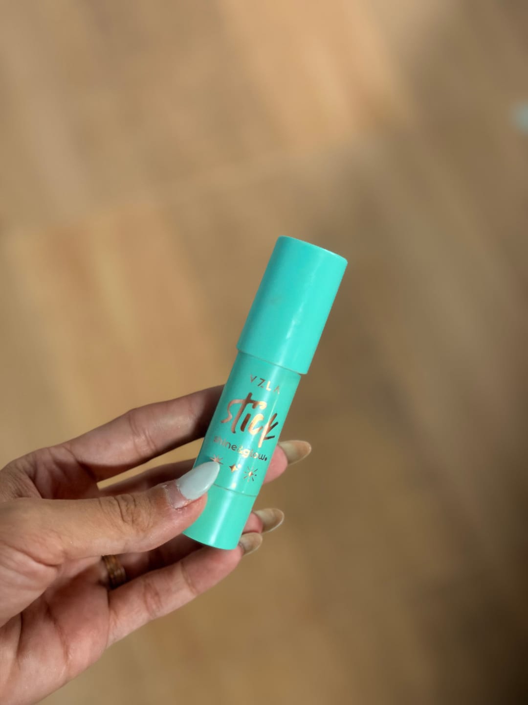 Customer photo review of Shine And Glow – Iluminador Em Stick – Vizzela