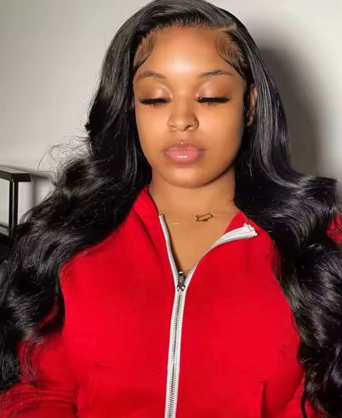 Customer photo review of Perruque Ondulée Souple — sans colle, 46 à 71 cm