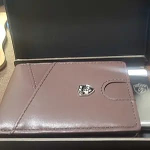 Customer photo review of Portafoglio Uomo Slim Bifold Pelle Minimalista Antigraffio RFID